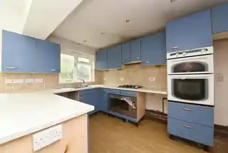 81 Manor Drive, photo 2