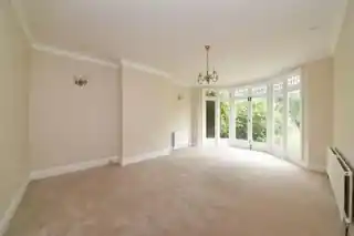 81 Manor Drive, photo 4