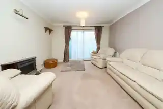 81 Manor Waye, photo 4