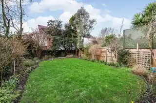 813 Finchley Road, photo 2