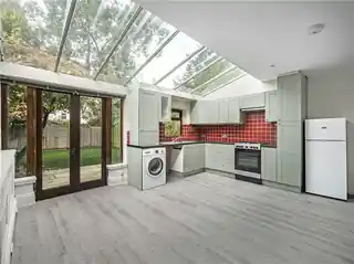81A Dagnall Park, photo 2