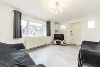 82 Beresford Avenue, photo 2