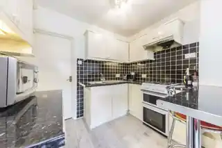 82 Beresford Avenue, photo 3