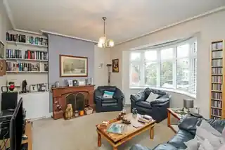 82 Canterbury Avenue, photo 2