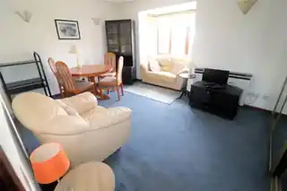 82 Cricketers Close, photo 3