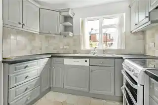 82 Crown Road, photo 3