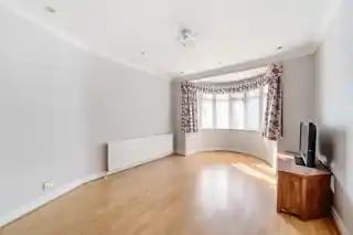 82 Elmsleigh Avenue, photo 3