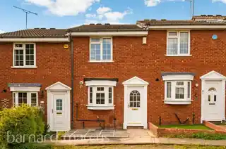 82 Firs Avenue, photo 2