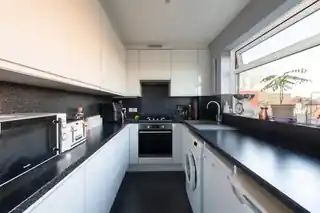 82 Grange Gardens, photo 3