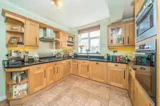 82 Harewood Road, photo 4