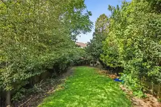 82 Longstone Avenue, photo 3