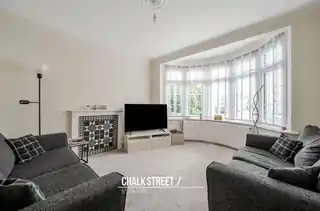 82 Parkside Avenue, photo 2