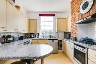 82 Westbourne Road, photo 2