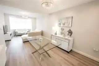 82 Westwood Road, photo 3