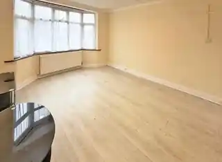 827 Harrow Road, photo 3
