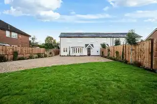 82A Ditton Hill Road, photo 2
