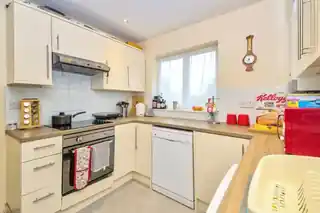82B Woolwich Road, photo 3