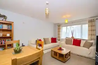 82B Woolwich Road, photo 2