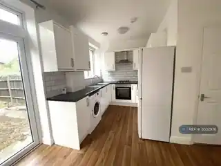 83 Cleveley Crescent, photo 4