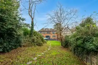 83 Lyonsdown Road, photo 2
