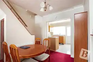 83 Oval Road North, photo 3