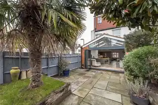 83 St Leonards Road, photo 2