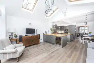 83 St Leonards Road, photo 3
