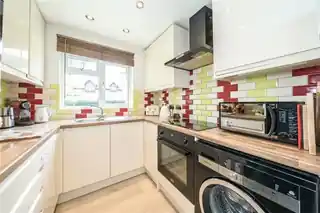 83 Sterling Gardens, photo 2