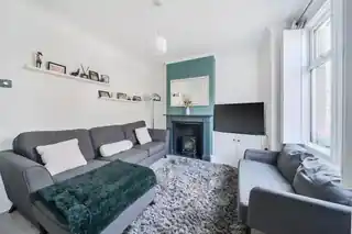 83 Studley Grange Road, photo 4