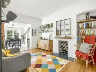 84 Hewitt Avenue, photo 3