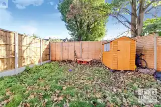 84 Holmesdale Road, photo 3