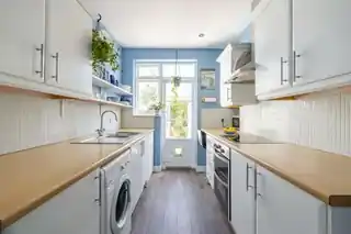 84 Richmond Crescent, photo 3