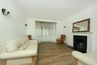 84 St Dunstans Avenue, photo 3