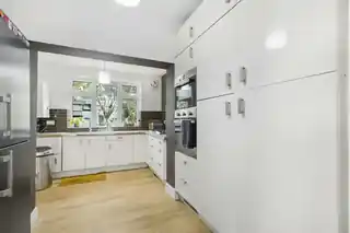 84 Warren Road, photo 3