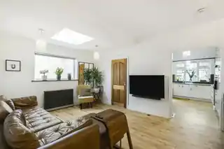 84 Warren Road, photo 2