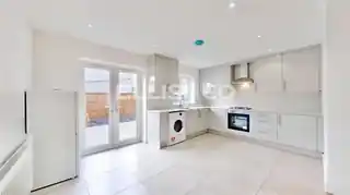 84 Willow Tree Lane, photo 2