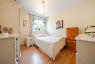 84 Winterfold Close, photo 2