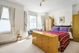 84 Wroughton Road, photo 4