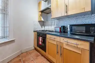 847B High Road, photo 3