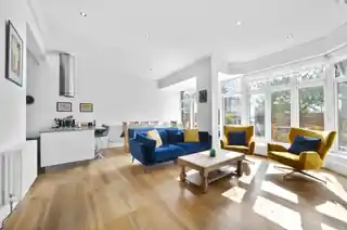 84A Melbury Gardens, photo 2