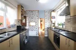85 Barnfield Road, photo 3