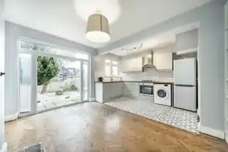 85 Gipsy Road, photo 3