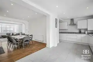 85 Greenleafe Drive, photo 3