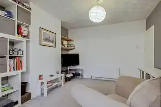 85 Kings Avenue, photo 3
