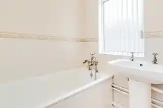 85 Langdale Close, photo 2