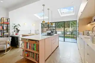 85 Mayfield Avenue, photo 4