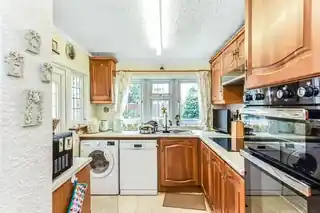 85 Shirley Gardens, photo 3