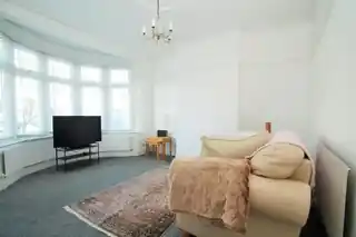 86 Bawdsey Avenue, photo 3