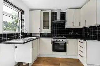 86 Lyndhurst Road, photo 2
