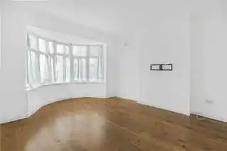 86 Lyndhurst Road, photo 3